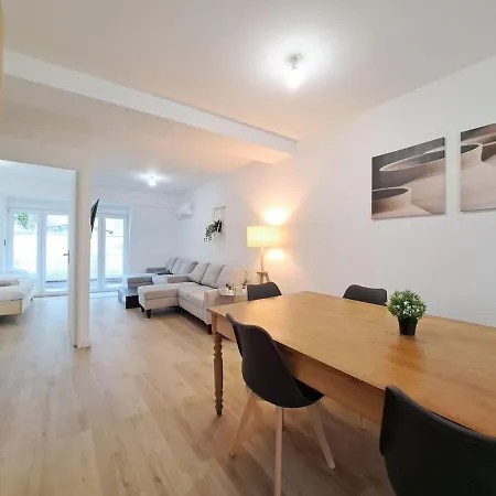 Mascate - Avec Terrasse Privee Et Climatisation Apartment