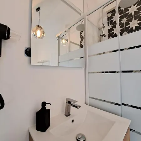 Mascate - Avec Terrasse Privee Et Climatisation Reims