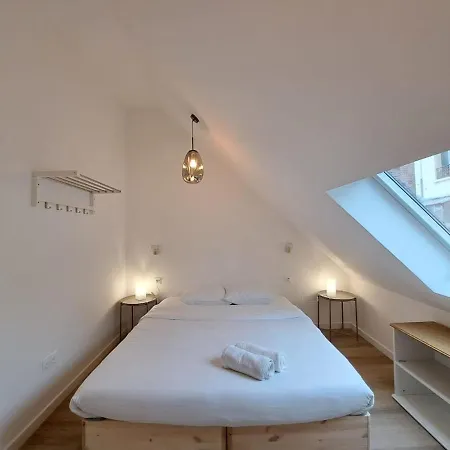 Mascate - Avec Terrasse Privee Et Climatisation Lejlighed *