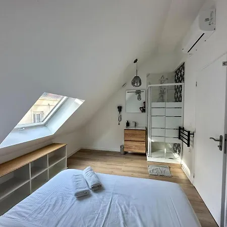 Mascate - Avec Terrasse Privee Et Climatisation 랭스