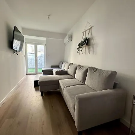 Mascate - Avec Terrasse Privee Et Climatisation Lejlighed Reims