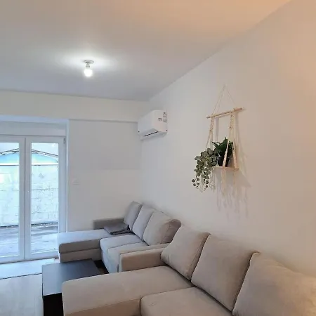 Mascate - Avec Terrasse Privee Et Climatisation